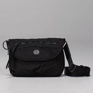 Lululemon Crossbody Festival Bag in black